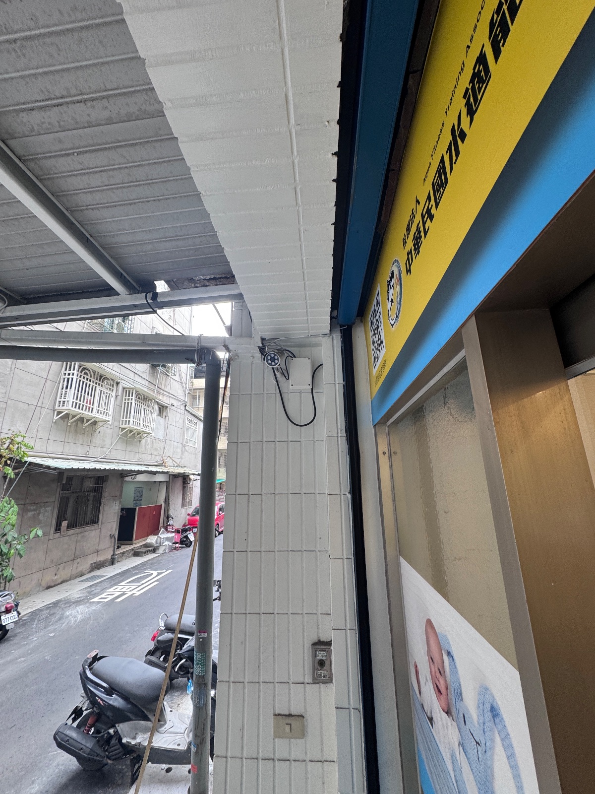 三重監視器外牆走線安裝