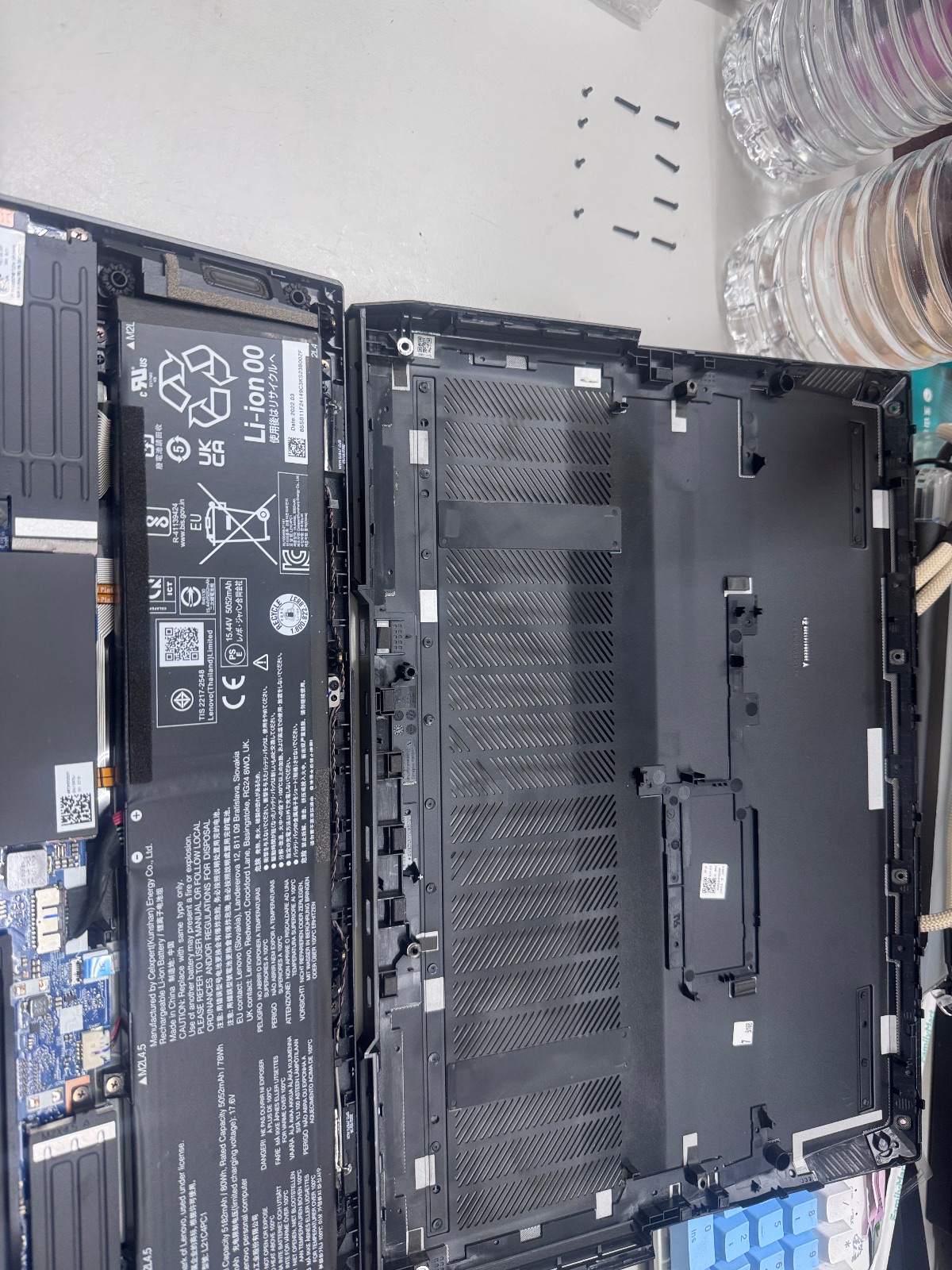 新北市電腦維修筆電底蓋拆卸散熱孔清潔