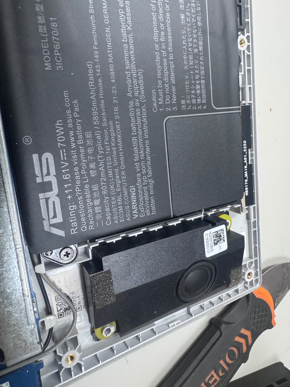 華碩ASUS電池與喇叭模組位置台北筆電維修